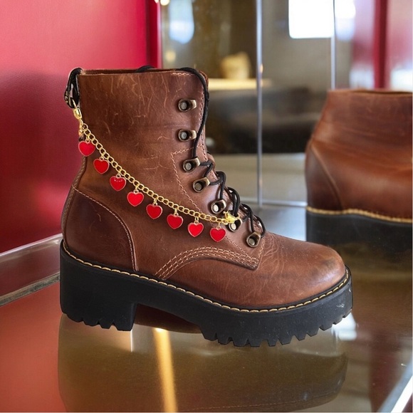 Gold toned and red enamel Heart Charm chain for your boot. 7.5” - Picture 13 of 16